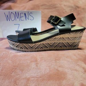 Womens Size 7 Black & Tan Wicker Wedged Heeled Open Toe Sandals NWOT NWD